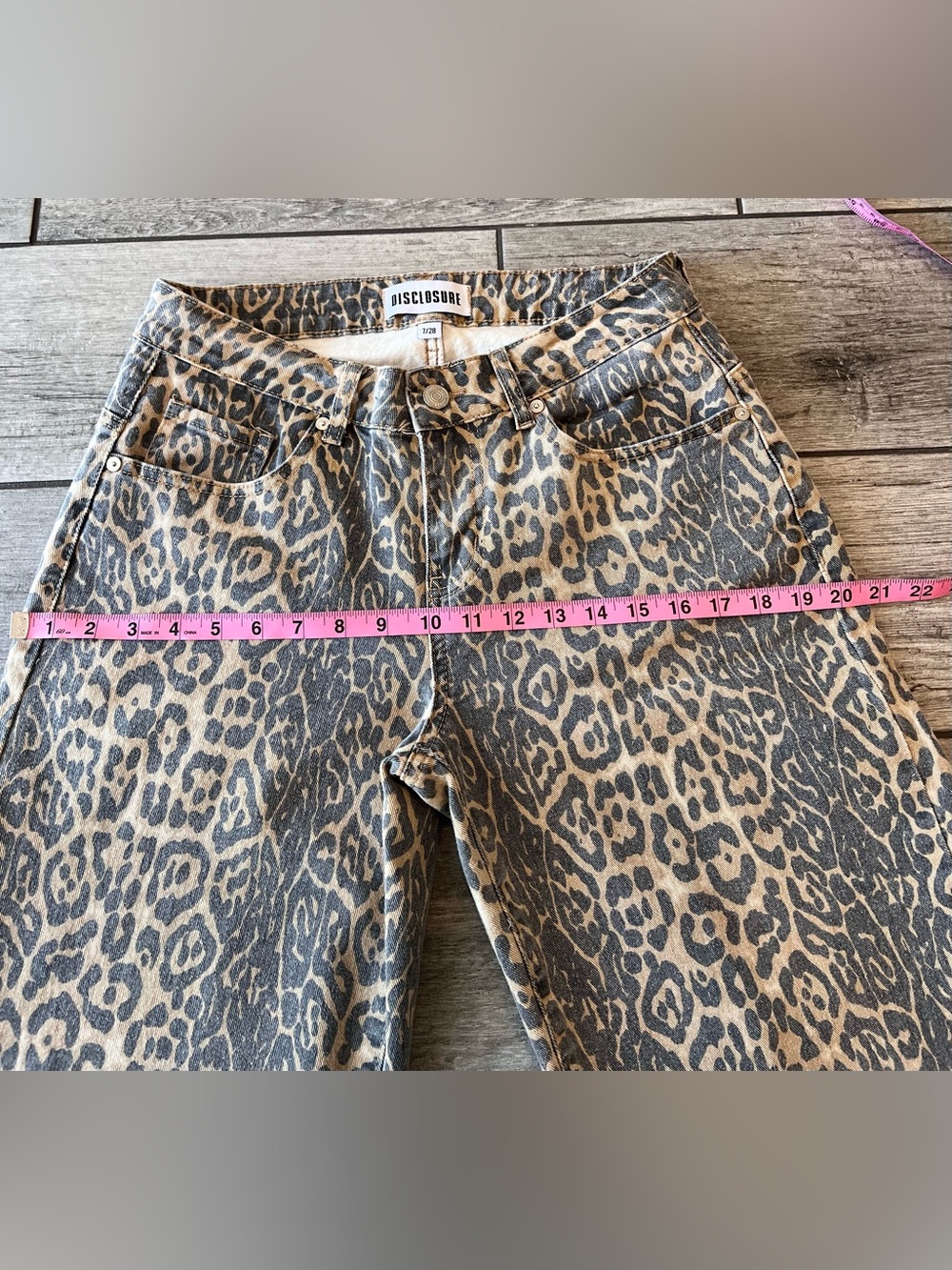 Disclosure Leopard Print Baggy Low Rise Wide Leg Jeans Size 7/28 Y2K Streetwear - Picture 5 of 8
